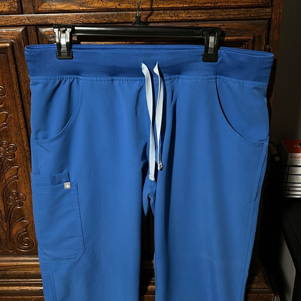 Figs Kado cargo scrub pants🩺